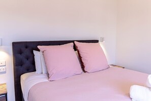 2 bedrooms, soundproofing, free WiFi, bed sheets