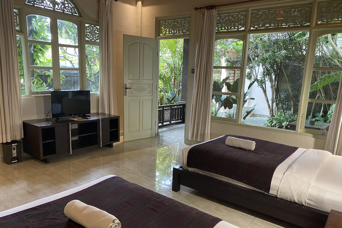 Iron/ironing board, free WiFi, bed sheets