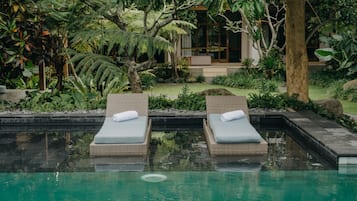 Kolam renang outdoor