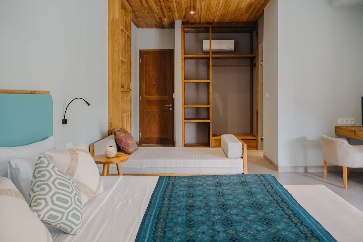 Iron/ironing board (on request), WiFi (free), bed sheets