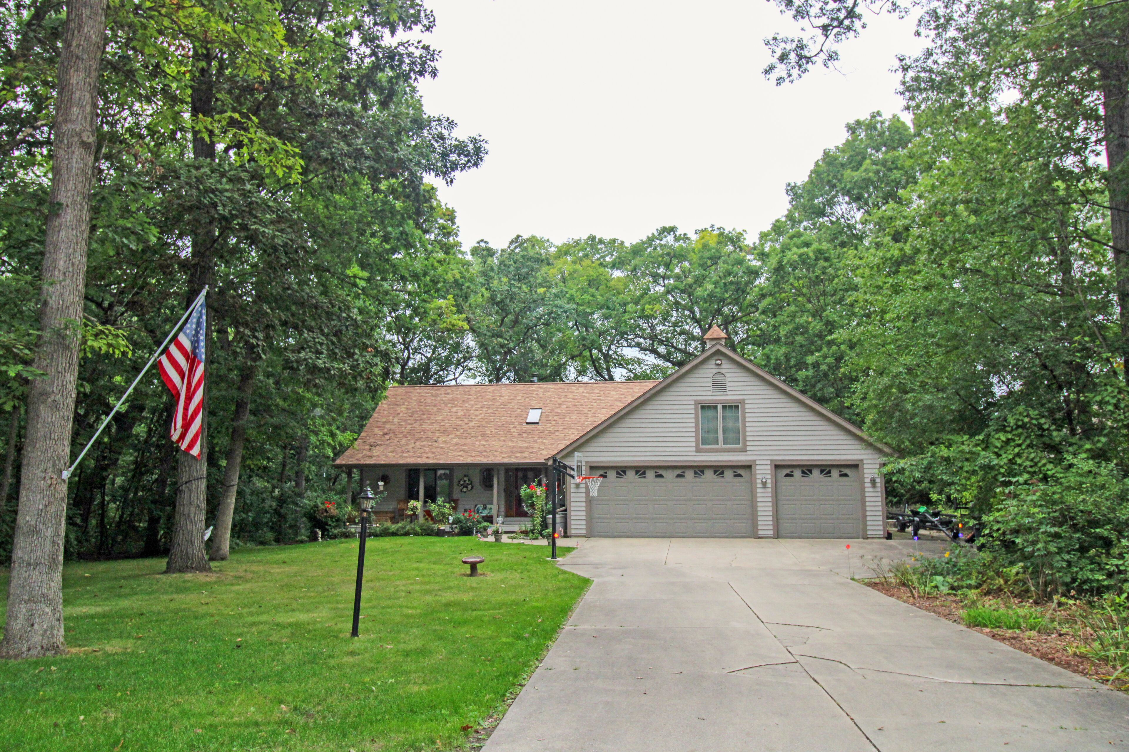 Gorgeous Lake Home Retreat!!