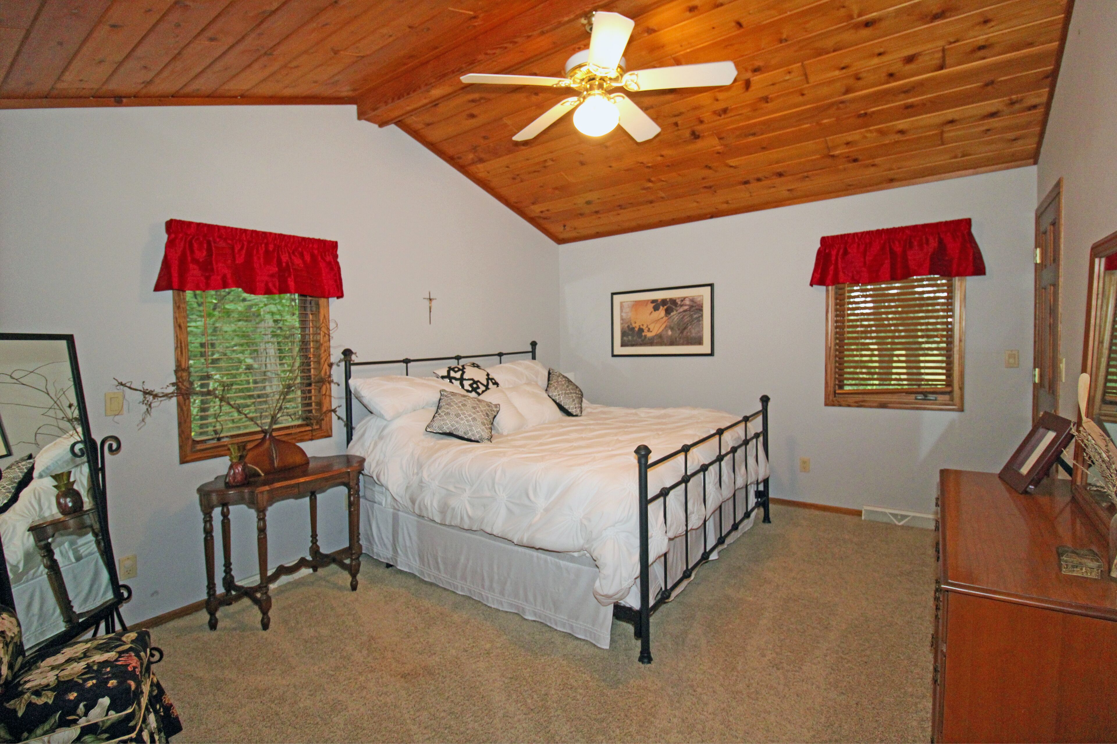 Gorgeous Lake Home Retreat!!