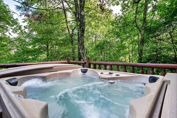 Outdoor spa tub