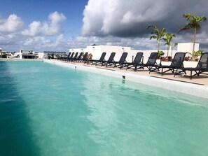 2 piscinas al aire libre