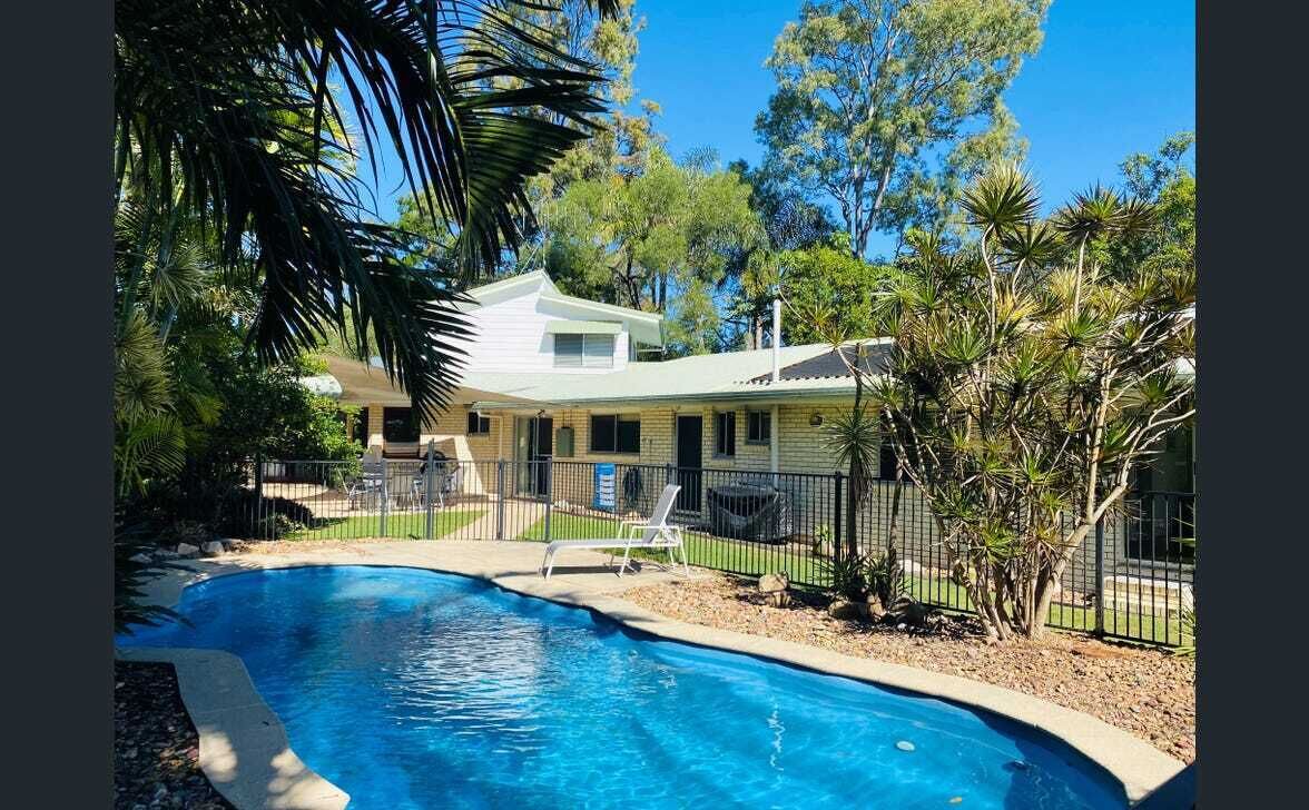 Holiday Beach House with pool - 5 min walk to the beach