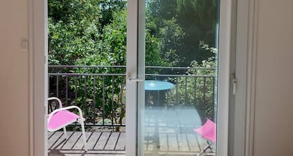 Chalet en duplex de 60 m2 +parking +barbecue au bord d'une riviĂšre