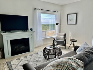 Smart TV, fireplace, Netflix, DVD player