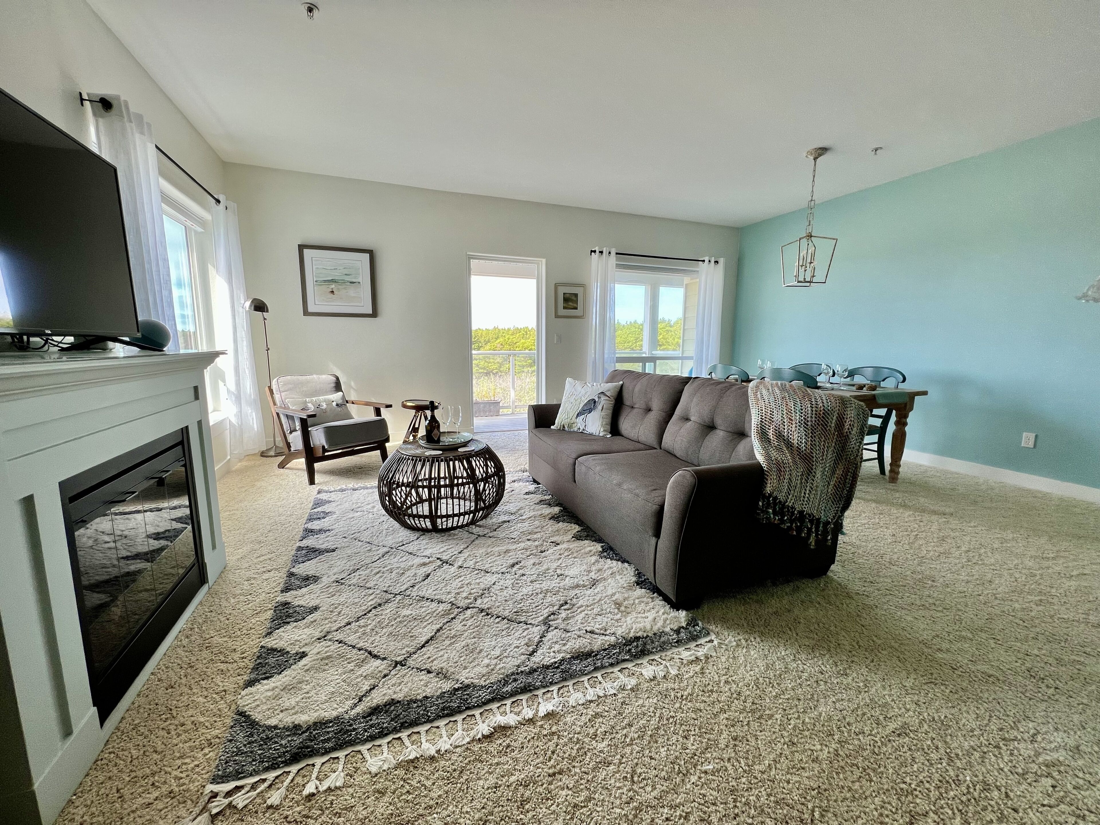 Partial ocean view ~ 1 BR at Beach ~ Hot tub