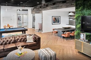 TV, stereo - Charming Oakland Studio w/ Coworking & Gym, near BART, by Blueground (Oakland)