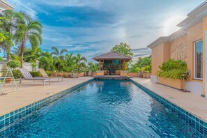 Outdoor pool - Sanook Pool Villa,Luxury-5km-Wlkg St/Beach-5min-7-11 (Pattaya City)