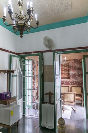 Classic Room, 1 Queen Bed, Courtyard View, Tower