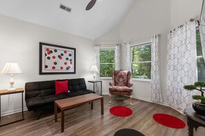 TV - The Charming Retreat at At Cascade on the creek (Greensboro)