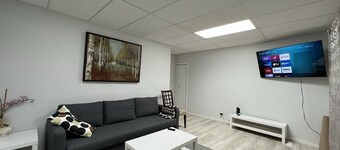 French district Main floor of the duplex house - clean and quiet - Pet Friendly!