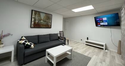 French district Main floor of the duplex house - clean and quiet - Pet Friendly!