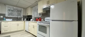 French district Main floor of the duplex house - clean and quiet - Pet Friendly!