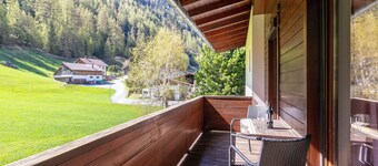 Holiday home with balcony and ski storage