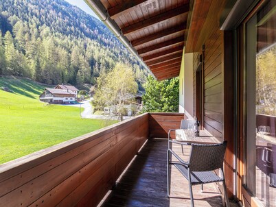 Holiday home with balcony and ski storage