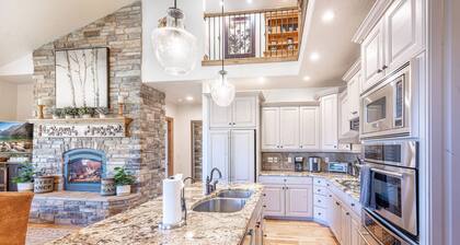 *Free Ski Rental* Perfect For Families – 2 Mins to Skiing & Deer Valley E. Village, Private Hot Tub