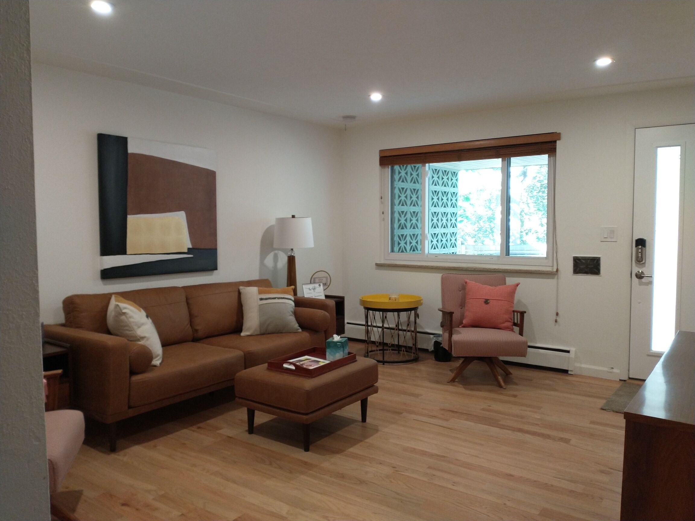 Freshly remodeled MCM quiet oasis near parks, restaurants & shopping