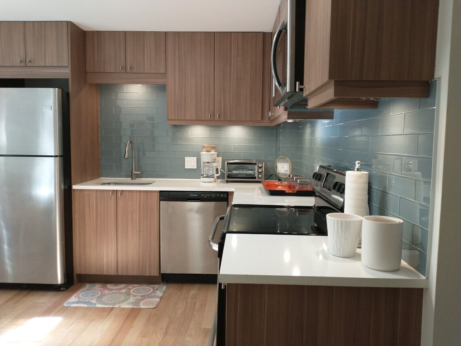 Freshly remodeled MCM quiet oasis near parks, restaurants & shopping