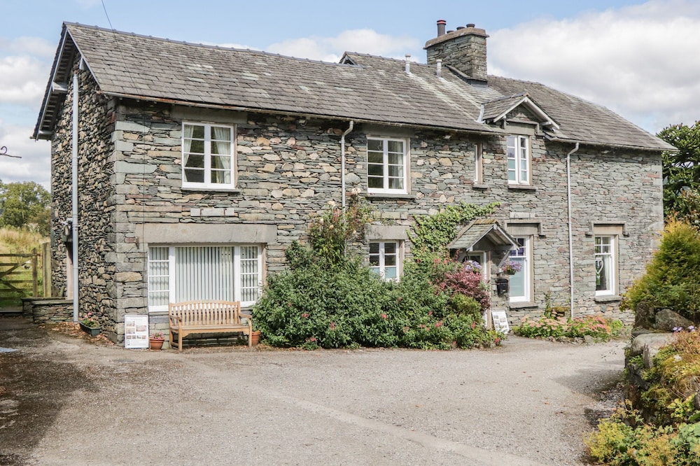 ELTERWATER PARK, pet friendly, character holiday cottage in Ambleside