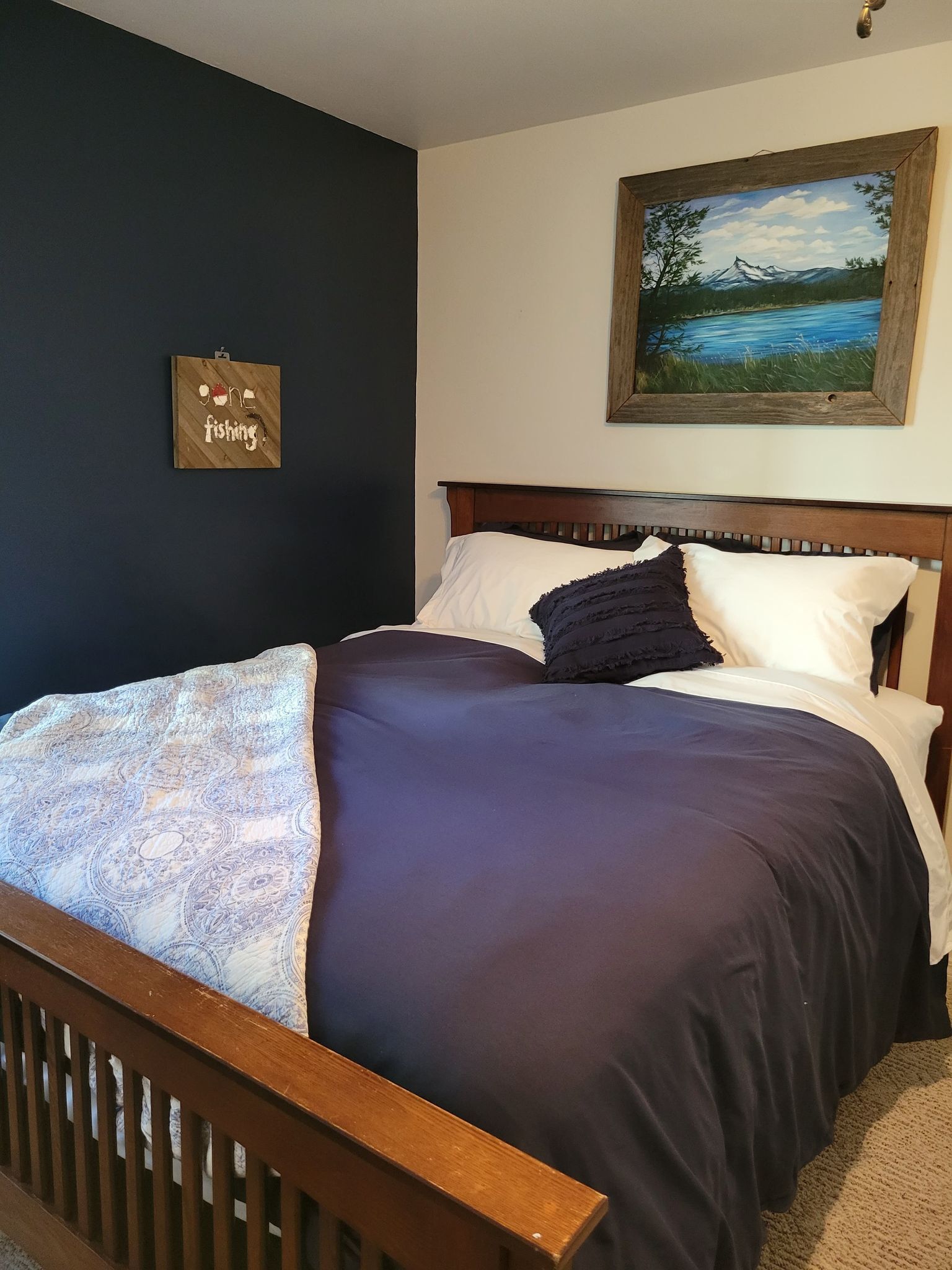 The Lakehouse sleeps 5, Pet friendly, private dock