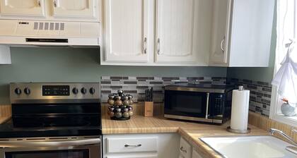 Cute 3br & 3ba areas, backs to Hike-Bike Tr and mins to SouthPointe & downtown
