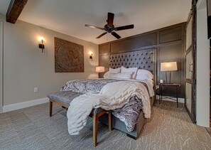 1 habitación, tabla de planchar con plancha y cuna de viaje 