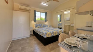 Double Room | Blackout drapes, iron/ironing board, free WiFi, bed sheets - 22 on Bowen Motel (Roma)