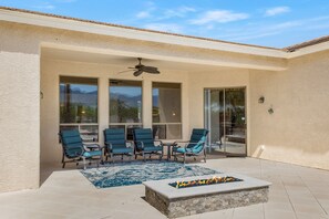 Terrace/patio - Mountain View Retreat- Gorgeous Pools (Tucson)