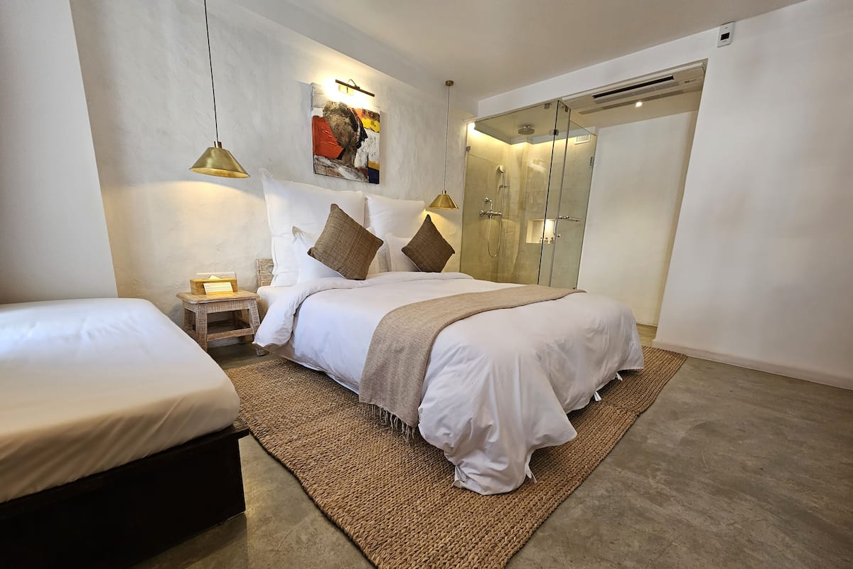 Premium bedding, memory-foam beds, in-room safe, free WiFi