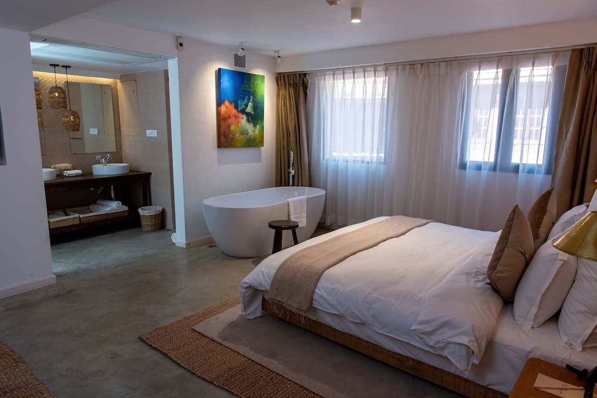 Premium bedding, memory-foam beds, in-room safe, free WiFi