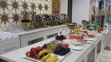 Free daily buffet breakfast