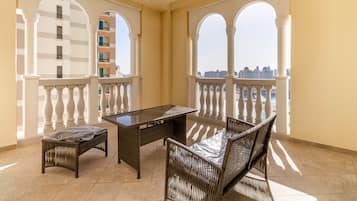 Luxury Apartment | Terrace/patio