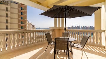 Luxury Apartment | Terrace/patio