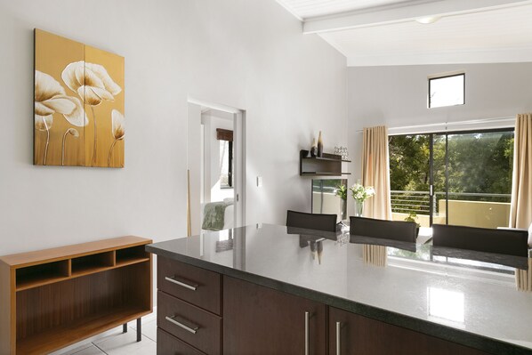 Íbúð (3 Bedrooms) | Einkaeldhús