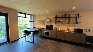 Studio Deluxe | Bếp riêng | Tủ lạnh, ấm điện