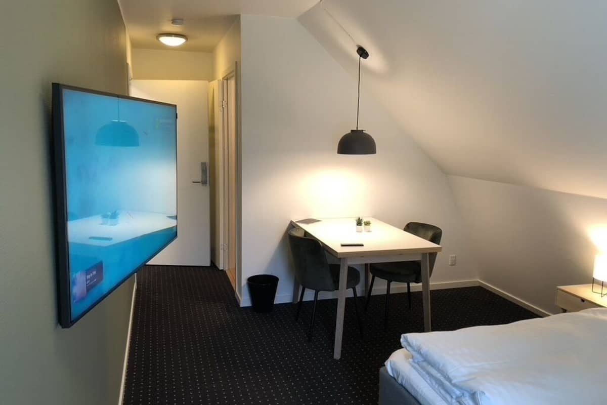 Bureau, Wi-Fi gratuit, draps fournis