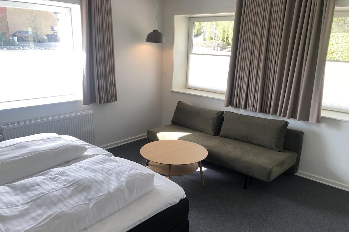 City Apartment | 1 bedroom, desk, free WiFi, bed sheets