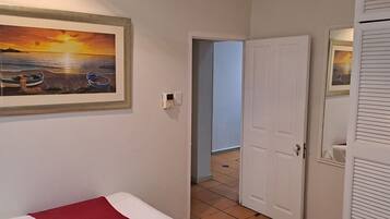 2 bedrooms, iron/ironing board, bed sheets