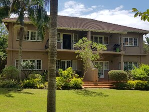 Exterior - Family friendly apartment, with fantastic views of the Pool, Lagoon and Gardens. (RAMSGATE)