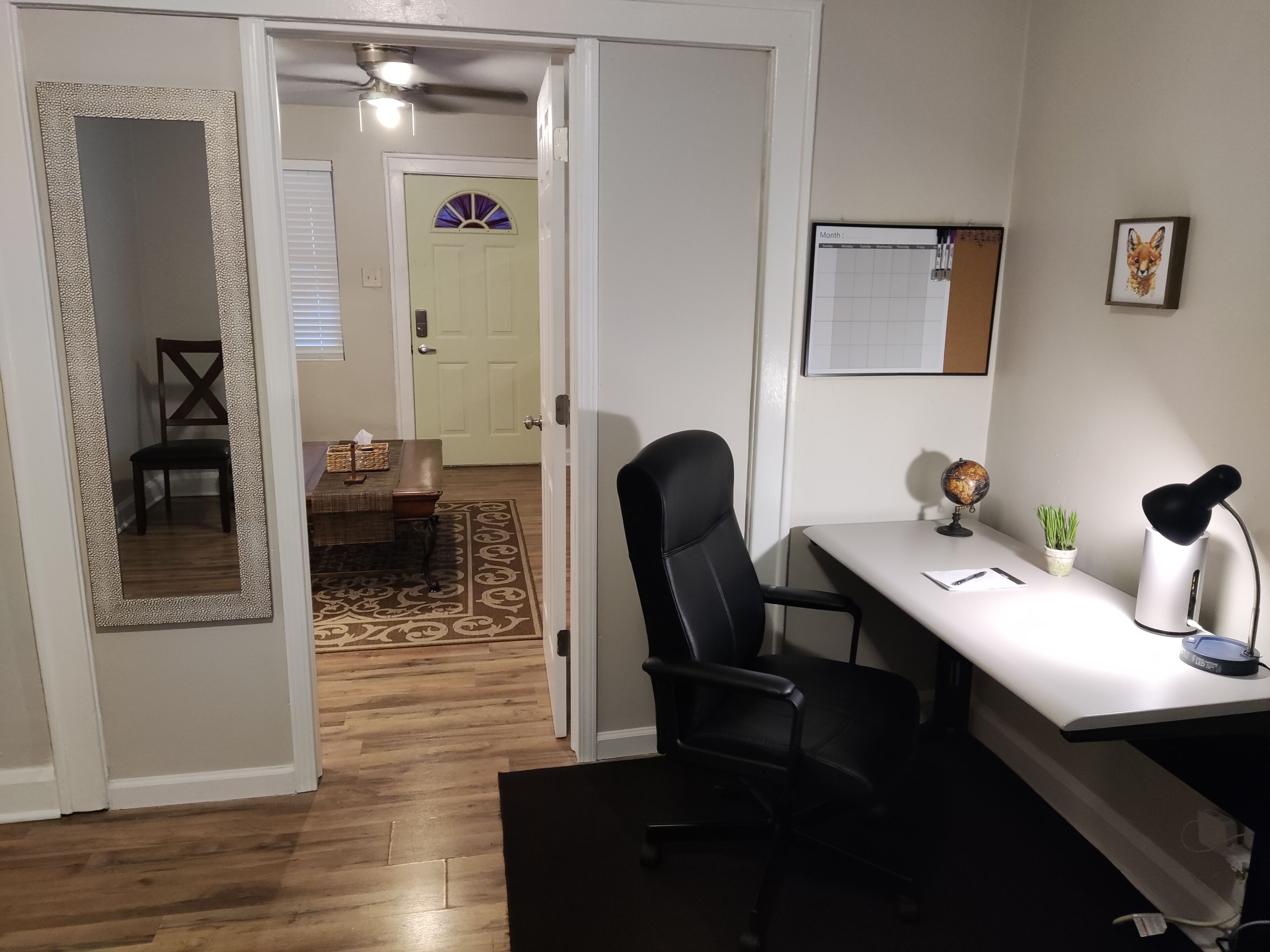 Entire Home/Firm Queen Bed/3 Mile to Downtown Indy