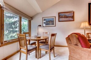 Dining - Kiva 325 - 2 Bedroom plus Loft Residence (Beaver Creek)