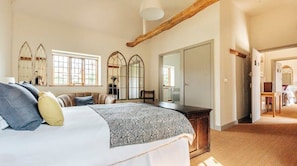 10 quartos, ferros/tábuas de passar roupa, berço de viagem, Wi-Fi