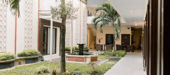 Grand Sahman Hotel
