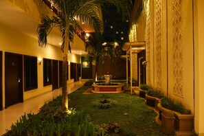 Living area - Grand Sahman Hotel (Surakarta)