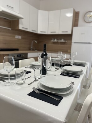 Grand Apartment | Private kitchen | Mini-fridge, microwave, oven, stovetop - Camille Apartments (Budapest)