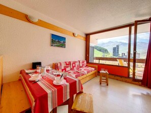 Interior - Bright studio with balcony, Ski-in/Ski-out, 4 pers (Les Menuires)