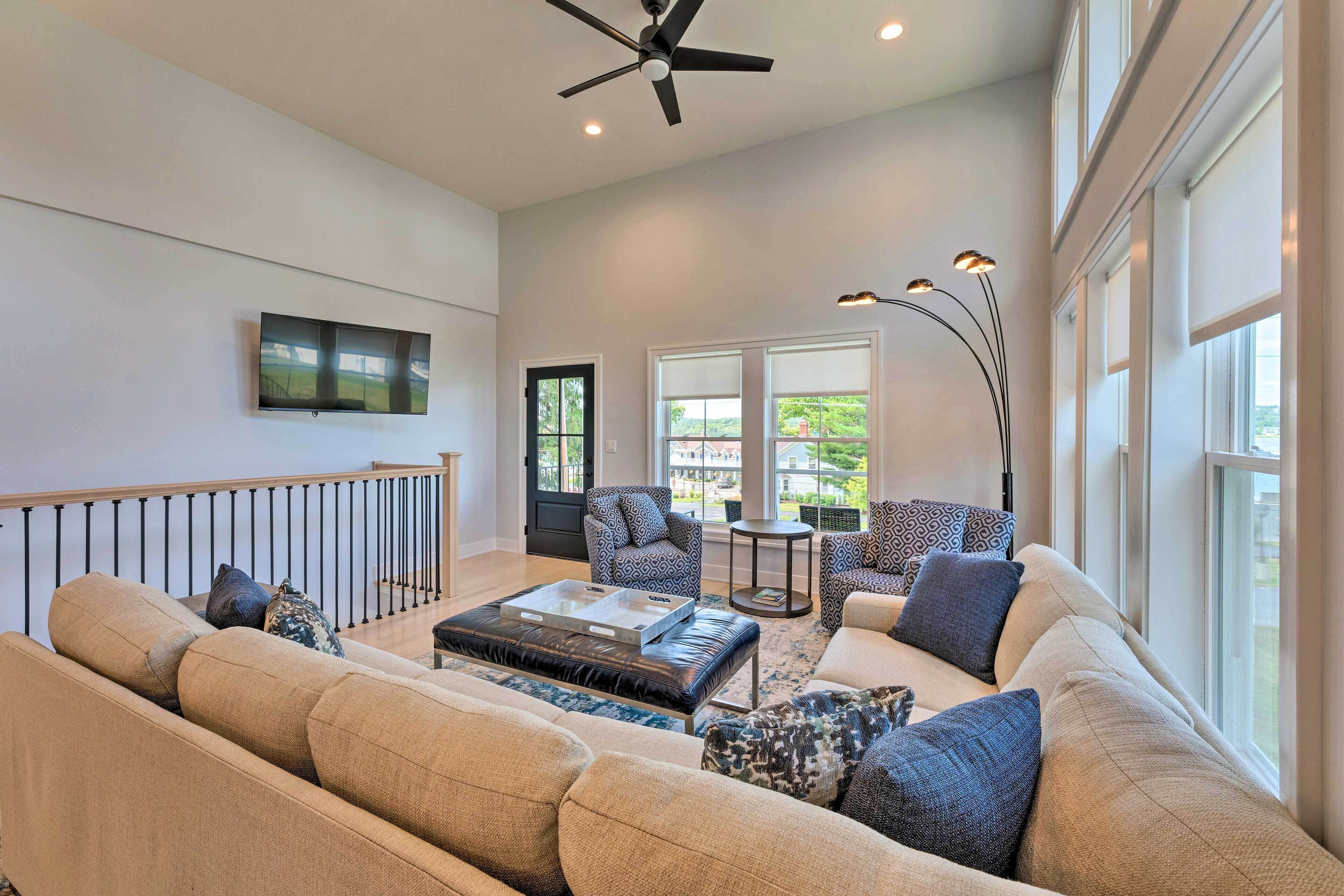 Fantastic House: Balcony, Steps to Lake Como!