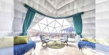 1 bedroom, desk, laptop workspace, free cribs/infant beds